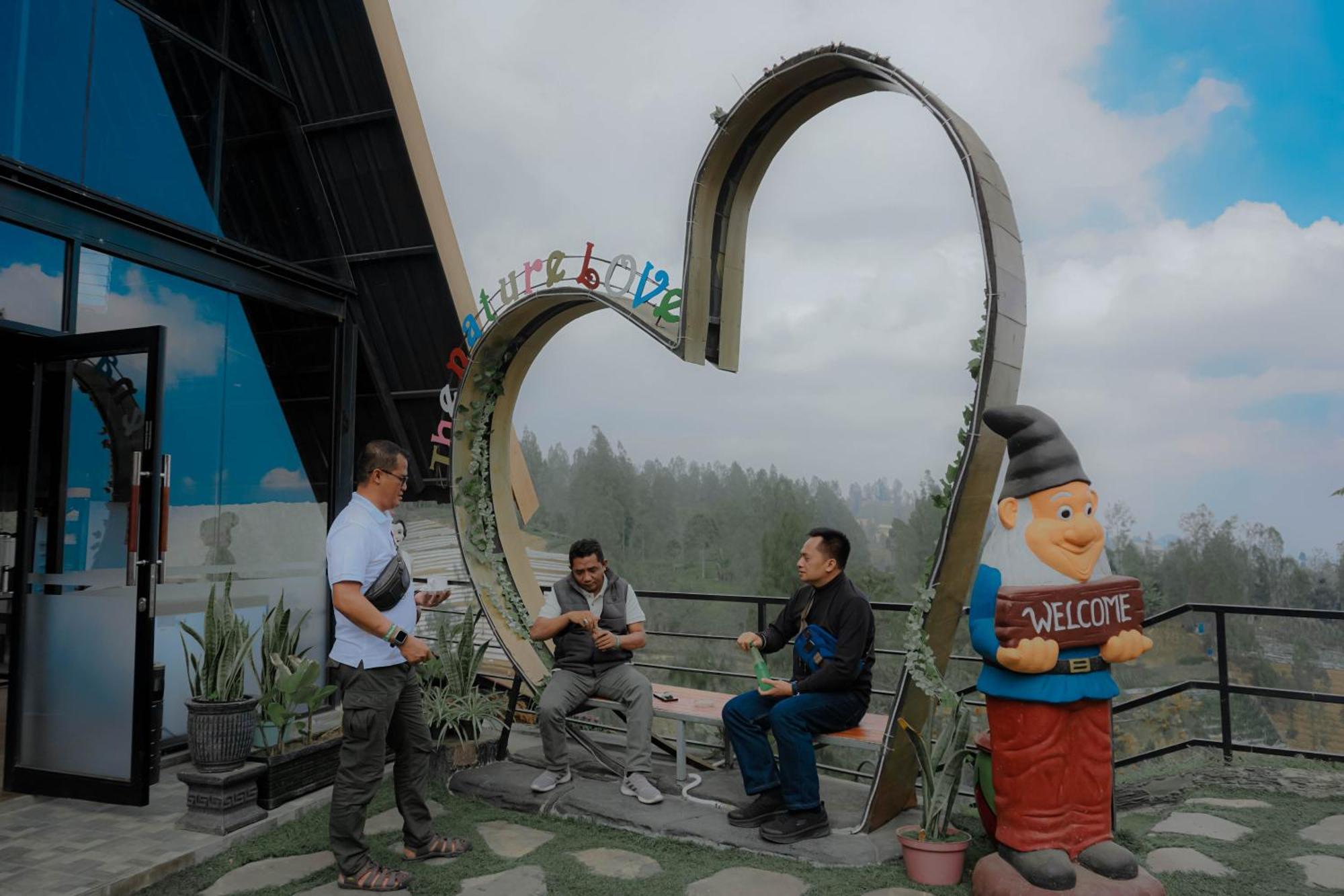 Hotel Nature Bromo And Resort Pasuruan Exterior foto