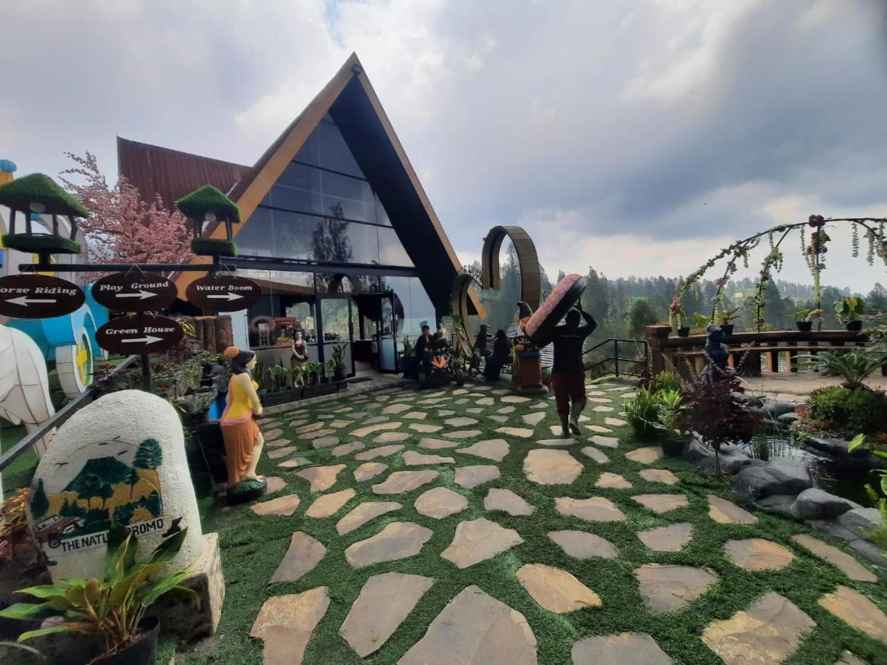 Hotel Nature Bromo And Resort Pasuruan Exterior foto